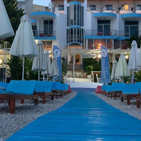 Cocktail & Dreams - 3*