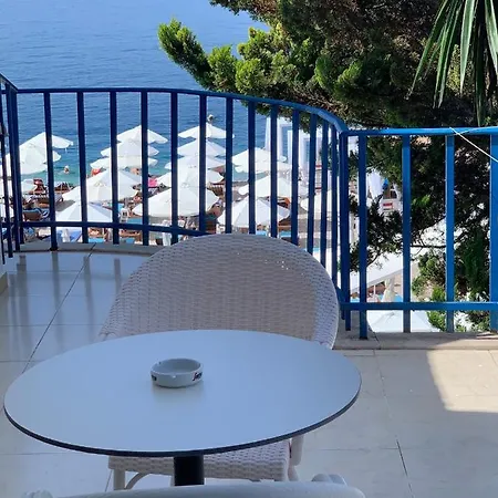 Cocktail & Dreams - 3*