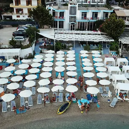 Cocktail & Dreams - 3*