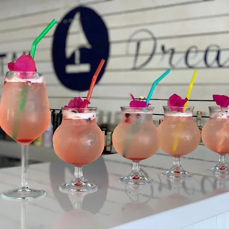 ホテル Cocktail & Dreams - Sarandë